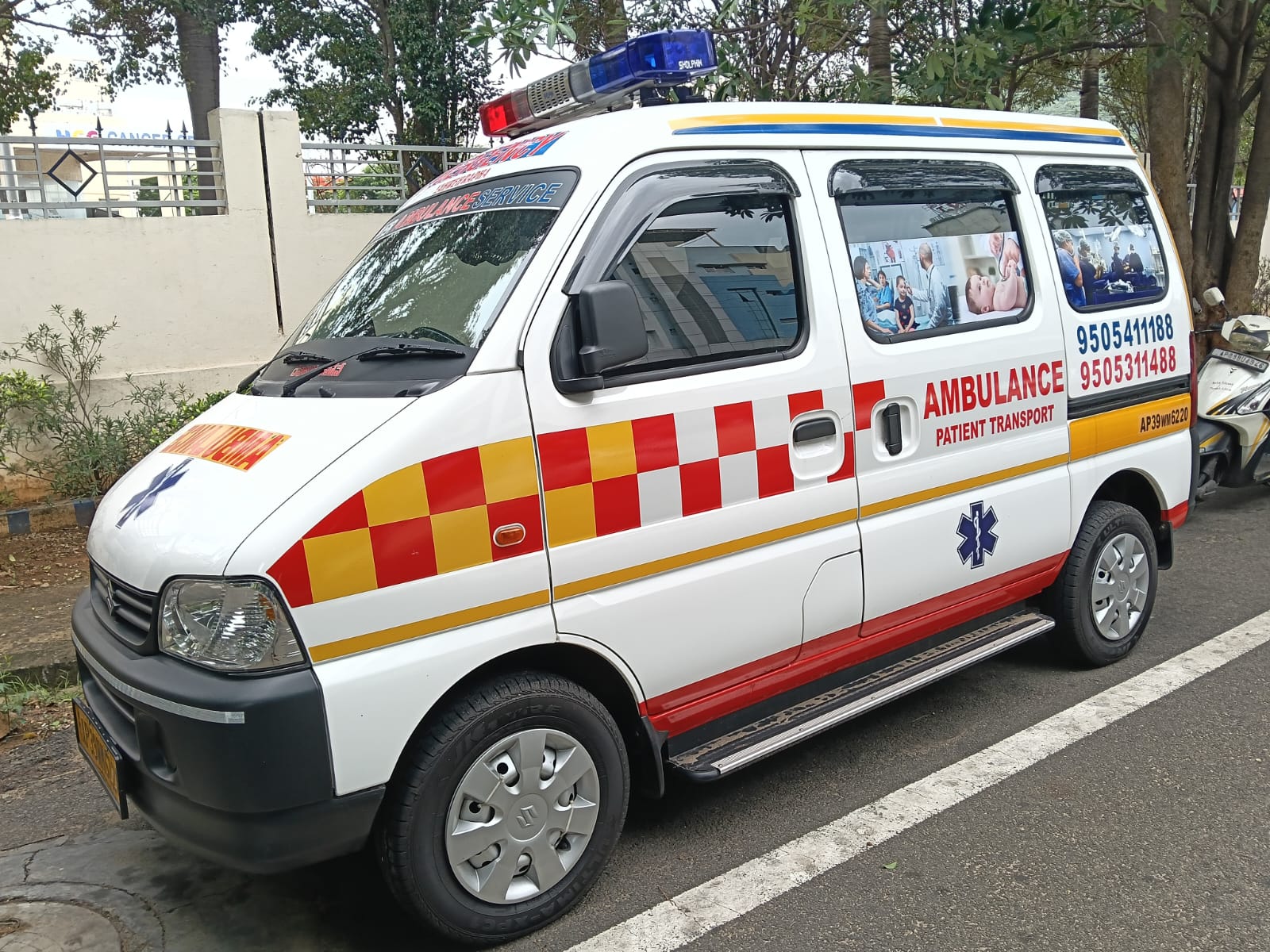 Suzuki Eeco Ambulance Side Front