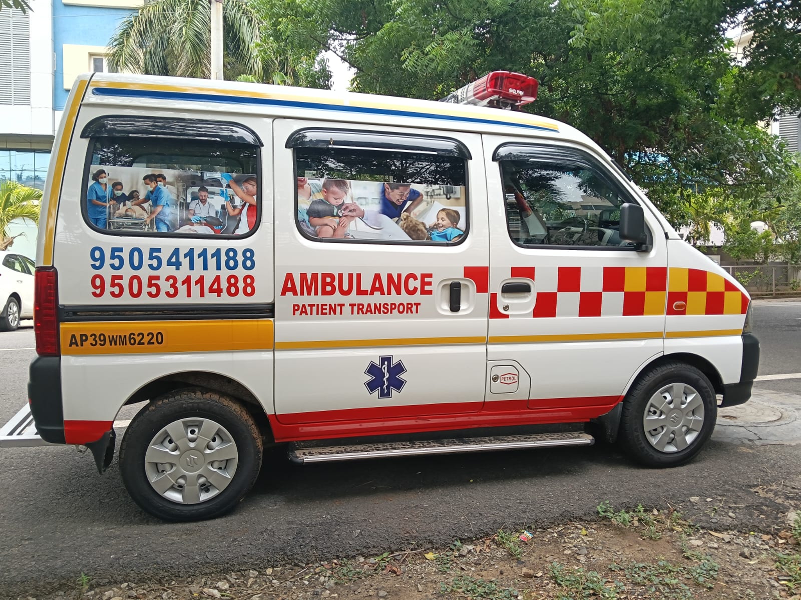 Suzuki Eeco Ambulance Side View